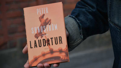 Omslag till Sandströms roman Laudatur.