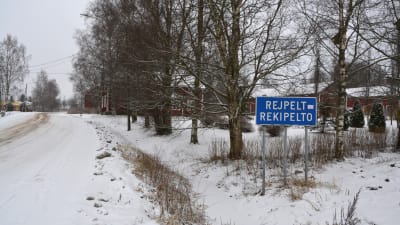 Rejpelt-skylten i Rejpelt by, Vörå.