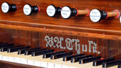 detalj på orgelmanual