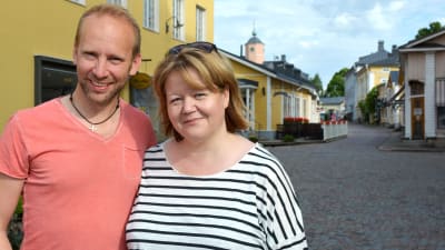 Erik-André Hvidsten och Heléne Nyberg uppträder i Visor på väg-turnén.