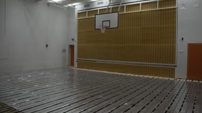 Gymnastiksalen i Hakarinteen koulu har rivits upp.
