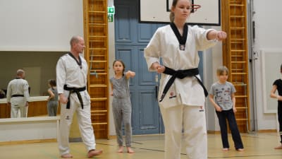 Taekwondoövning i Lovisa.