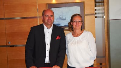 Verkställande direktör Anders Ahlvik och marknadsföringschef Nina Häggroth i Smörmagasinet vid Hangö hamn.