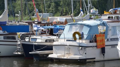 Båtar i Borgå gästbåtshamn.