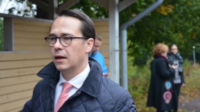 SFP-ordförande, försvarsminister Carl Haglund åkte med Y-tåget från Sjundeå