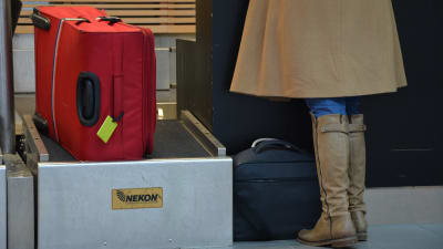 Resväskor på Vasa flygplats.