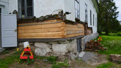 Största delen av stockarna på Kuddnäs huvudbyggnad byts ut.