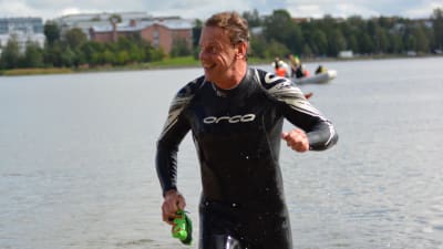 Stig har avklarat simsträckan i Sun City Triathlon