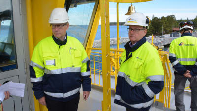 Mats Rosin och Kaj Jansson ombord på hybridfärjan Elektra.