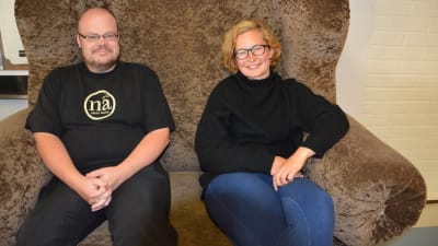 Patrik Willför och Carla Fri från Korsholms teater.