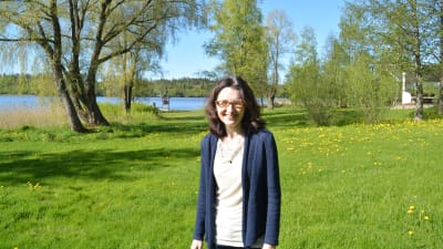 Marknadsföringschef Leena Ellonen vid blivande Raasepori Resort.