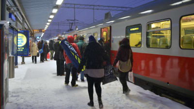 Tåget mot Kyrkslätt skulle starta 08.42 men for aldrig iväg, 12 januari 2016