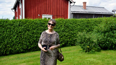 Eivor Nygård i Brinkens museiträdgård.