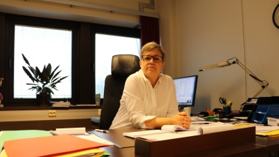 Ålands kansliminister Nina Fellman hoppas kunna rädda Veikkausspelen på Åland.