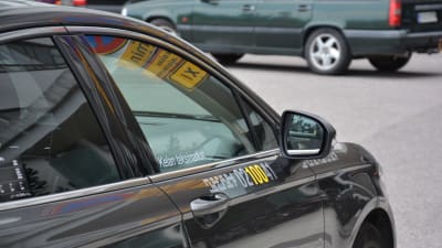 Taxidata-bil som erbjuder FPA-resor.