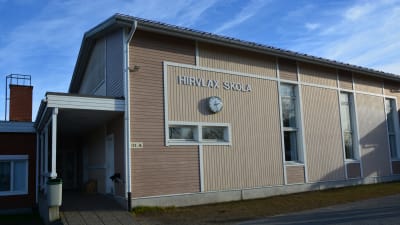 Hirvlax skola i Nykarleby.