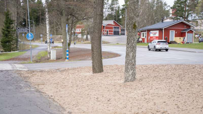 Vägrenen intill Österbyvägen i Ekenäs. 