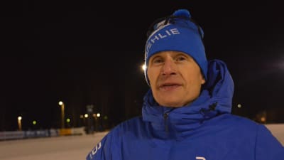 Ben Lindström i bild med blå jacka