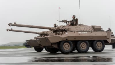 AMX-10 RC-stridsvagn under en uppvisning i Frankrike sommaren 2021.