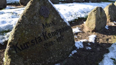 Jägare Kursta (Konsta?) Kemppainens grav i Kellinghusen