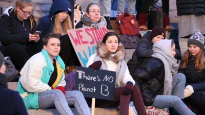 Skylt med texten "There is no planet B".