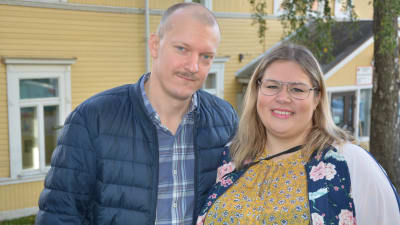 Peter Stolpe och Paula Huusko är föräldrar till Alma, 4 som går i Gustavsborgs daghem och Lydia som går i ettan i Gerby skola.