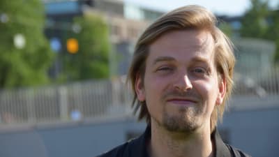 Närbild på Mikael Syrjälä.