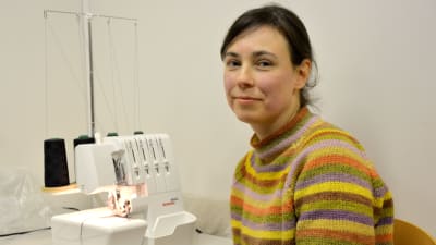 Lärare i textilslöjd Anna Huhta.