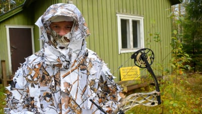 Anton Lindborg i kamouflage för vinter.