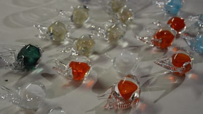 Svalor i glas tillverkade av Jarl Hohenthal. 