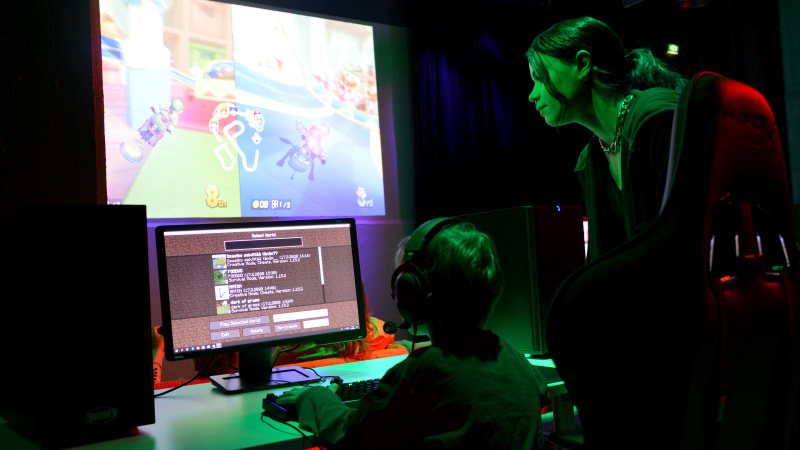 När datorspelande blir en sjukdom - barn stannar hemma från skolan för att  spela – Österbotten –