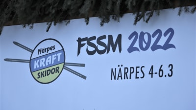 En skylt med texten FSSM 2022 Närpes 4-6.3.