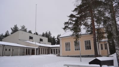 Ruusulehto skola i Jakobstad är indragningshotad