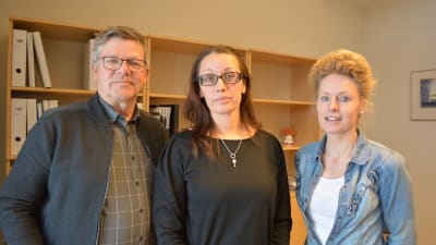 Jan-Erik Nyberg, Camilla Lundén och Siv Kola deltar i Hackneykursen i Jakobstad