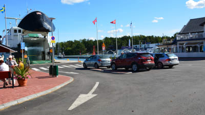 Förbindelsebåtsbrygga i Nagu hamn. 