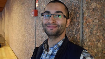 Alexandr Foy är ordförande för svenska.fi - nätverket, som sammanför invandrare som vill integrera sig på svenska i Finland. 