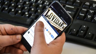 Loviisan Sanomat facebook-sida på mobil