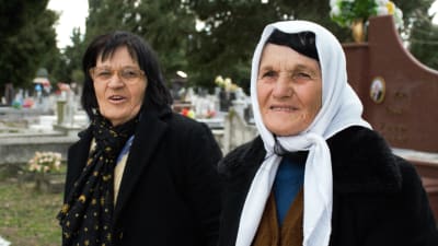 Systrarna Bedrije Staka och Safije Tusha i Shkoder i Albanien.