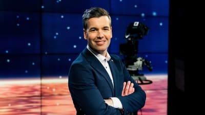 Daniel Olin katsoo kädet puuskassa kameraan.