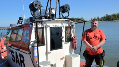 Roland Westerback ombord på en av Mople sjöräddningssällskaps båtar.