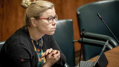 Kansanedustaja Saara Hyrkkö täysistunnossa 11.9.2019
