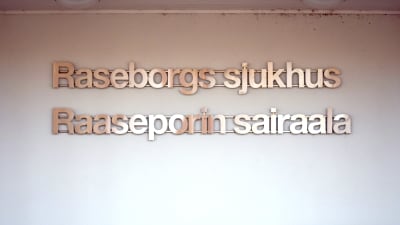 Skylt med texten Raseborgs sjukhus