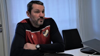 Rostislav Grinisjin hemma vid köksbordet.