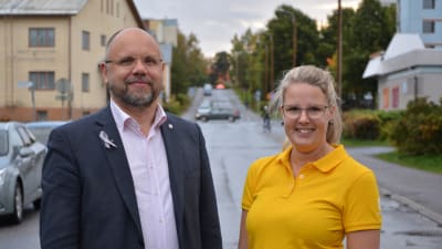 Markku Suoranta från Österbottens cancerförening och Susanna Back från Projekt Liv.