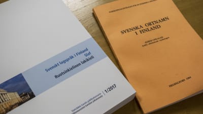 Böckerna "Svenskt lagspråk i Finland" och "Svenska ortnamn i Finland".