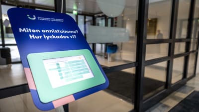Responsplats vid utgång av sjukhusbyggnad