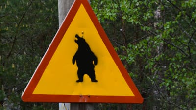 Varningsskylt för björn.