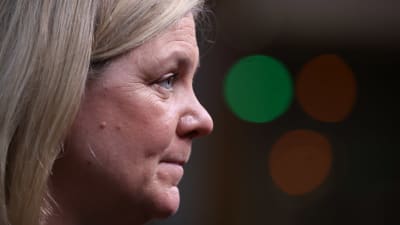 Närbild i profil av Sveriges statsminister Magdalena Andersson.