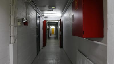 En av de långa korridorerna i de tomma utrymmena under jorden i Svalberga