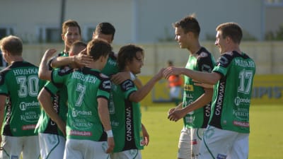 KPV firar Sebastian Mannströms 3-0 mål.